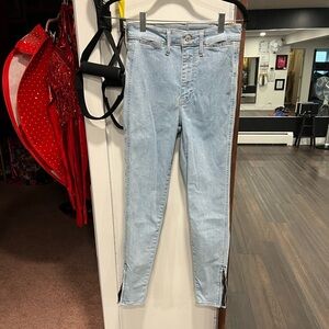 Size 27 Levi’s stretch skinny zipper denim
